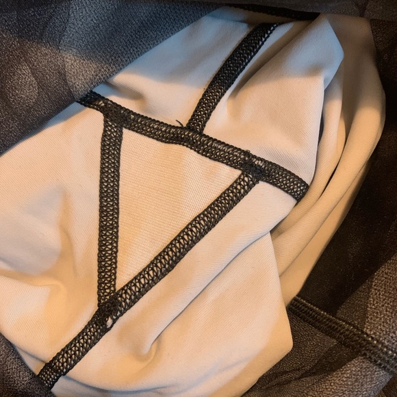 Lululemon Wunder Under Pant Hi-Rise
Midnight Tulle Multi Black leggings size 6 - Picture 10 of 10